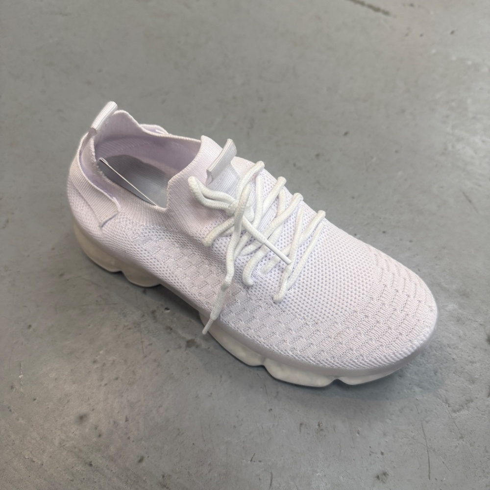 White Knit Slip-On Women’s Sneakers Size 5 (Actual Fits Size 6)
